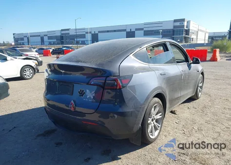 2023 Tesla Model Y Awd/Long Range Dual Motor All-Wheel Drive z USA, uszkodzony, nr VIN 7SAYGDEE6PA061617